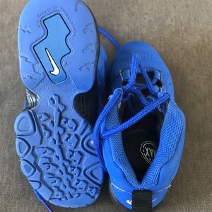 Kids Nike Barkley posits